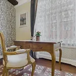 Old Town Traditional Апартаменти