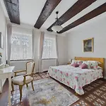 Old Town Traditional Apartment