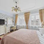 Old Town Traditional Апартаменти